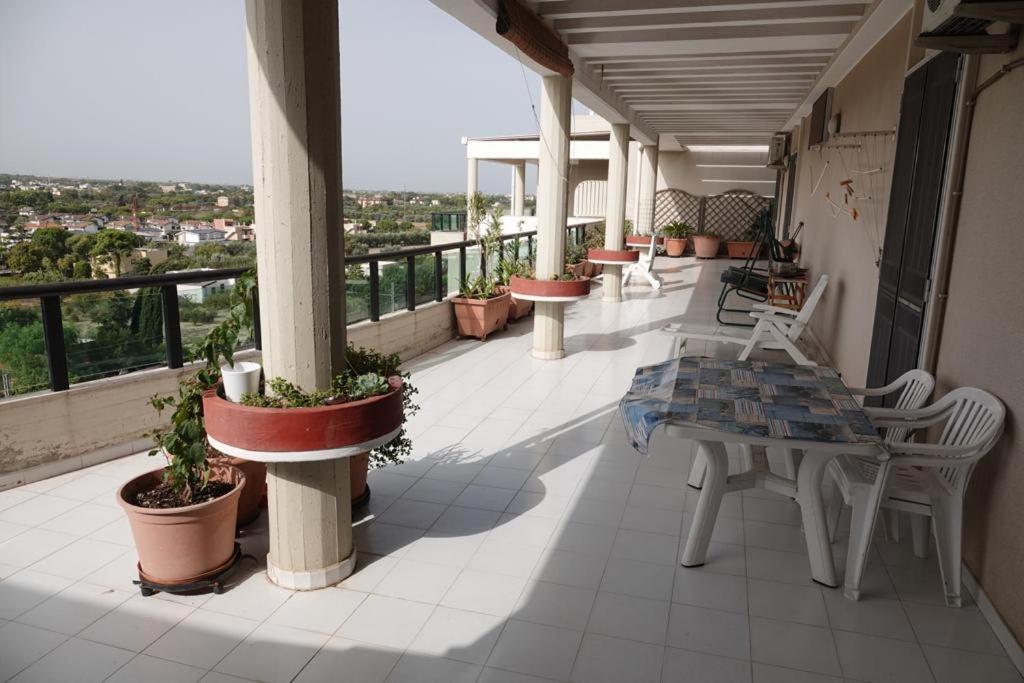 Ferienwohnung Luminoso Attico Trani Exterior foto