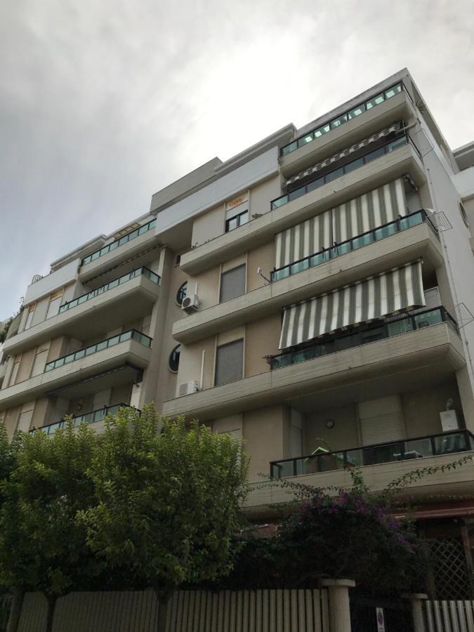 Ferienwohnung Luminoso Attico Trani Exterior foto
